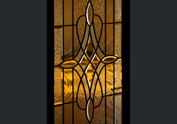 ステンドグラス；リビングドア<br>リビングドアの装飾ガラスに光が戯れる。視線を適度に遮りながらカットグラスの燦きが華やかに演出します。