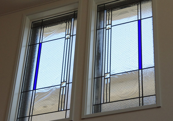 ステンドグラス；リビングFIX窓<br>リビングルームの高窓の為のステンドグラス。<br>居ながらにして、光や色の変化を楽しむ事ができます。