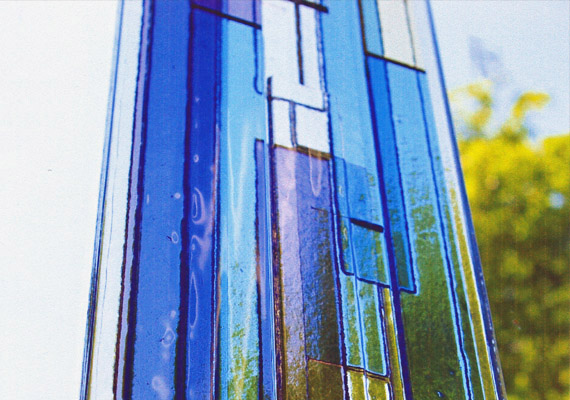 フュージンググラス；玄関ドア<br>水彩画をイメージして、淡色の色ガラスを重ねて焼成たフュージンググラス。
